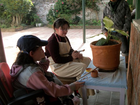 TRABAJAMOS CON CERÁMICA....